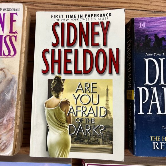 Lot 5 New York Times Bestsellers Paperback Novels - Picture 3 of 13